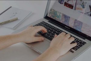 Mempercantik Wallpaper Laptop dengan Custom Melalui Canva