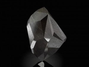 Berlian Hitam Besar, Konon Dari Luar Angkasa, Sekarang Dijual