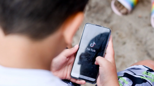 Apakah TikTok Aman untuk Anak-Anak?