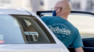 Uber menambahkan biaya tambahan bahan bakar karena harga bahan bakar yang tinggi