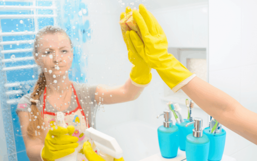 Tips dan Trik Sederhana Untuk Menghilangkan Noda Air di Cermin