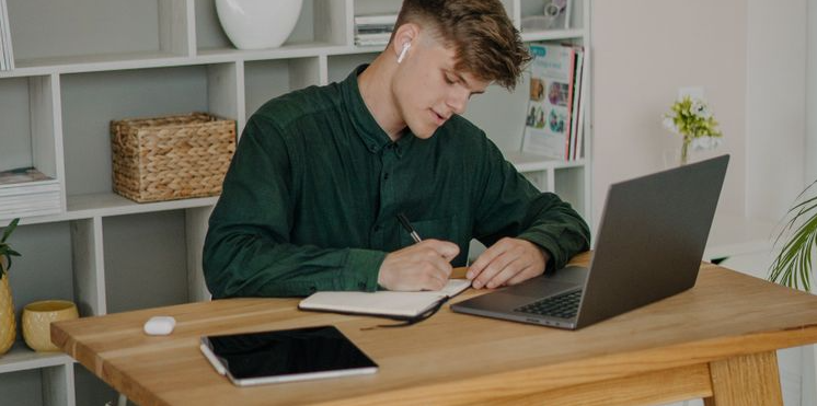 8 Tips Menyiapkan Pekerjaan Produktif Dari Rumah Kantor