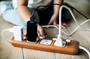 7 Cara Menolong Orang Yang Tersengat Listrik