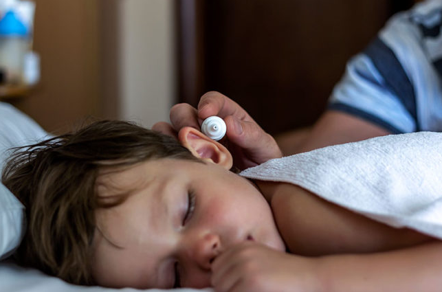 Cara Terbaik dan Teraman Untuk Membersihkan Telinga Tersumbat