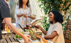 20 Makanan Yang Membantu Atau Menghambat Kebahagiaan, Menurut Psikiater Ahli Saraf