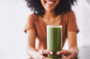 7 Smoothie Detoks Yang Harus Anda Miliki di Musim Panas