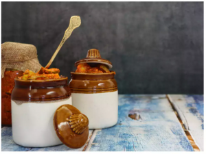 Mengapa wanita tidak diperbolehkan menyentuh acar selama menstruasi?