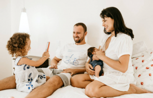 Manfaat Mengasuh Secara Positif: Memelihara Hubungan Saling Menghormati di Rumah