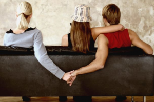 4 Pasangan Berbagi Bagaimana Hubungan Terbuka Mengubah Hubungan Mereka