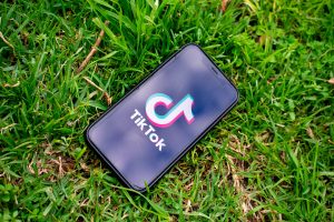 Cara Hilangkan Watermark TikTok Menggunakan Aplikasi