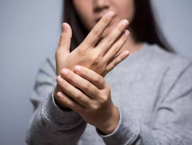 Kekurangan vitamin B12: Area di tubuh Anda yang dapat menunjukkan tanda-tanda