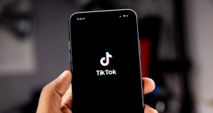 Memposting Ulang Di TikTok: Apa Yang Terjadi Saat Anda Menekan Tombol Repost?