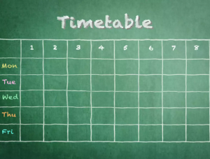 Pelajaran manajemen waktu untuk mengajar anak Anda