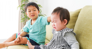 Bagaimana menghentikan anak Anda dari memukul orang lain