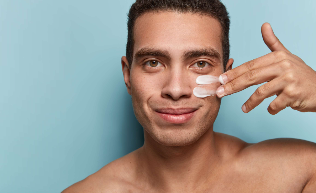 Tips yang harus diikuti pria dalam rutinitas perawatan kulit harian