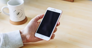 Cara Memasang Pelindung Layar iPhone