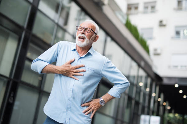Tanda-tanda Yang Bisa Memberi Tahu Anda Mengalami Serangan Jantung Tanpa Disadari