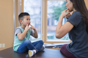 Bagaimana Cara Meningkatkan Keterampilan Berbicara Anak Anda?