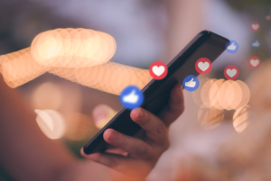 Untung Dan Ruginya Suka Curhat Di Media Sosial