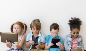 Tips Mengajarkan Anak Gunakan Gadget