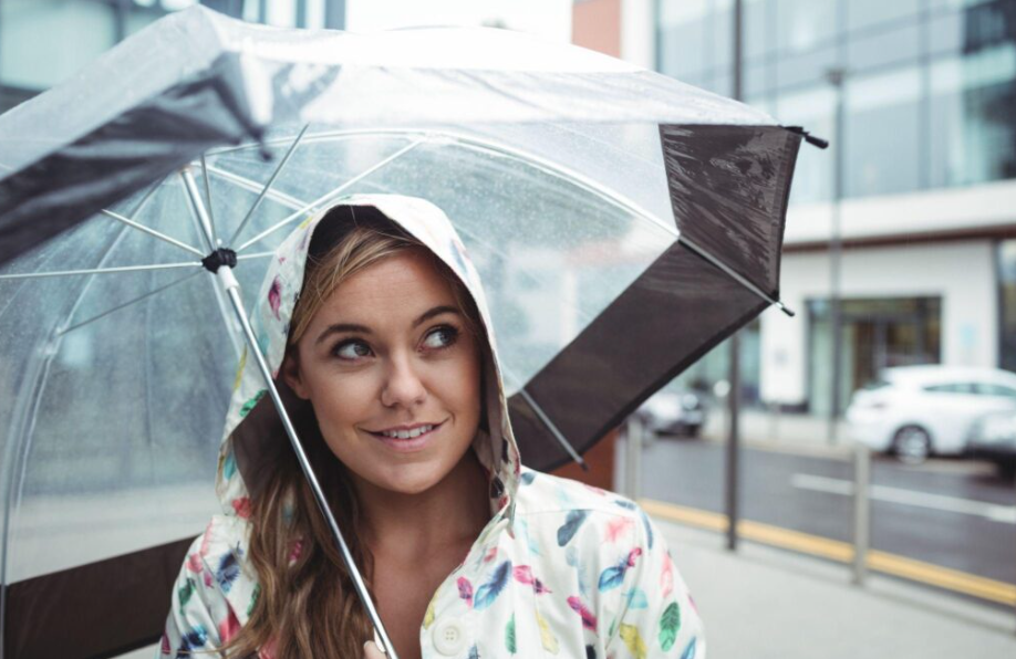 Kiat Untuk Merias Wajah Anda Tahan Hujan Di Musim Hujan