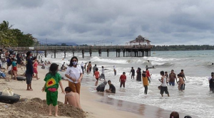 Pantai Anyer Yang Selalu Ramai DIkunjungi Selama Masa Liburan Sekolah