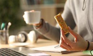 Jenis Camilan Sehat yang Aman Dikonsumsi Malam Hari