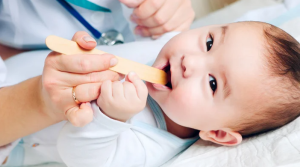 Cara Membersihkan Jamur pada Lidah Bayi