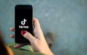 Cara Menggulir Video Secara Otomatis di TikTok