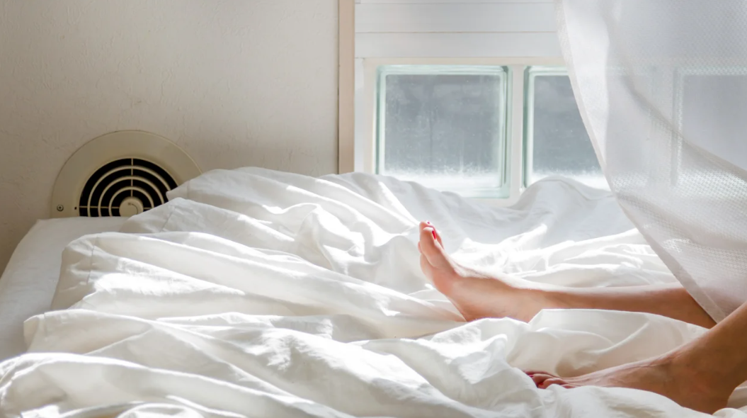 Dampak Buruk Tidur dengan Jendela Terbuka bagi Kesehatan