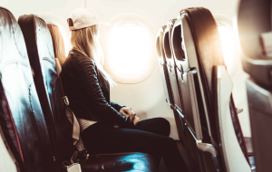 Mengatasi Jet Lag Pesawat saat Liburan ke Luar Negeri