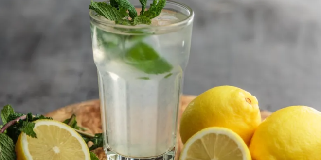 Manfaat Minum Air Lemon Setiap Hari untuk Kulit