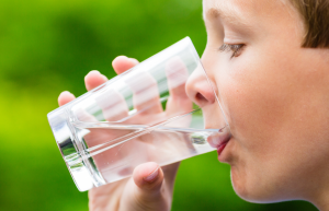 Cara Mengatasi Anak Susah Minum Air Putih