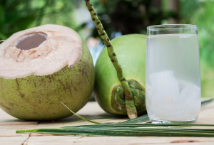 Manfaat Berbuka Puasa dengan Air Kelapa