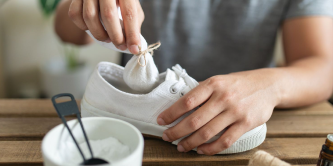 Cara Menghilangkan Bau Sepatu dengan Baking Soda