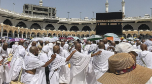 Tips Mencegah Dehidrasi di Mekkah Agar Ibadah Lancar