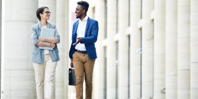 Panduan Memilih Warna Terbaik untuk Outfit ke Kantor