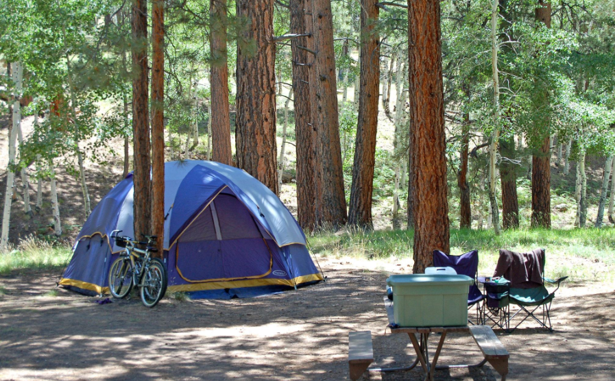 Tempat Camping di Pinggir Danau untuk Libur Akhir Pekan