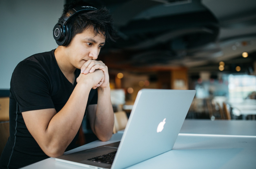 Tips Agar Tetap Fokus saat Bekerja