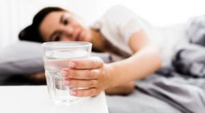 Cara Mencegah Dehidrasi saat Tidur Malam