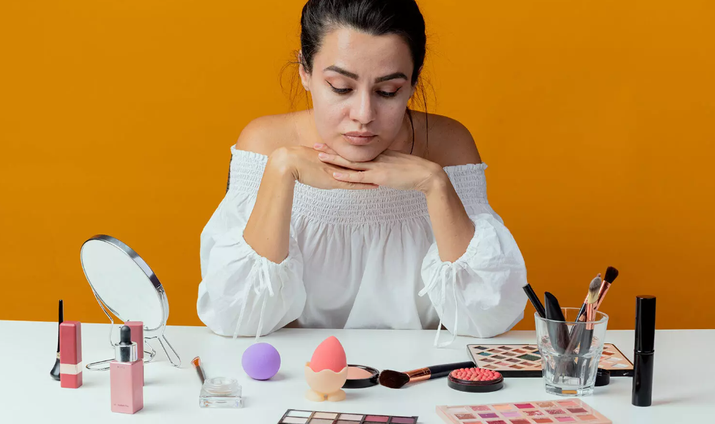 Efek Samping Memakai Makeup Kedaluwarsa