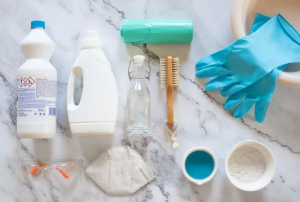 Cara Menghilangkan Bintik Hitam di Baju Berwarna