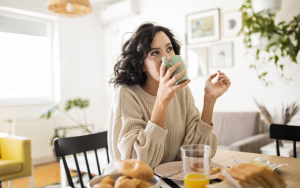 Makanan yang Tidak Boleh Dikonsumsi dengan Minum Kopi