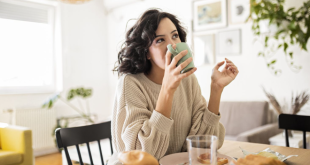 Makanan yang Tidak Boleh Dikonsumsi dengan Minum Kopi