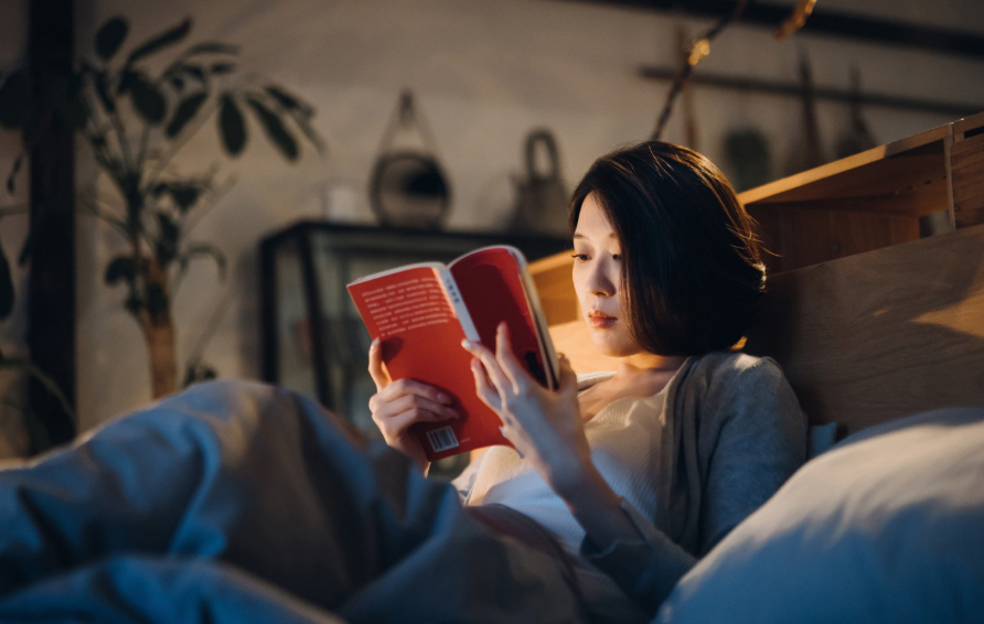 Manfaat Membaca Buku Sebelum Tidur