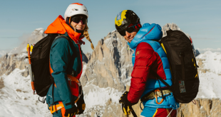 Bahan Pakaian yang Cocok saat Naik Gunung