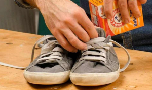 Cara Ampuh Menghilangkan Bau Sepatu