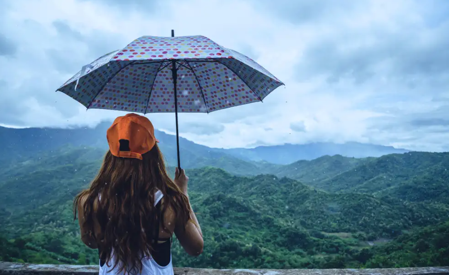 Tips Menghadapi Liburan Akhir Tahun di Musim Hujan